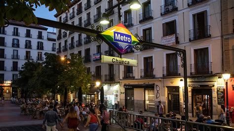 chat chueca universo gay madrid|Chueca Neighbourhood Tour of the LGBT Community in Madrid .